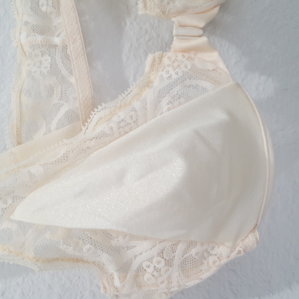 Victoria's Secret and Olga Bra Assortment - Picture 12 of 14